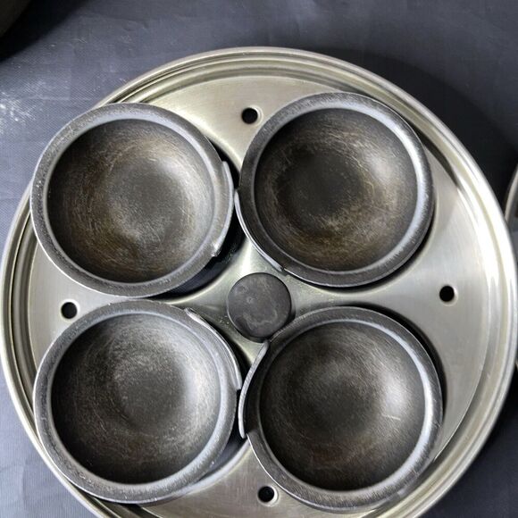 Simply Calphalon 1 1/2 Quart Sauce Non-Stick Egg Poacher Pan 4 Poacher Cups - Picture 4 of 7